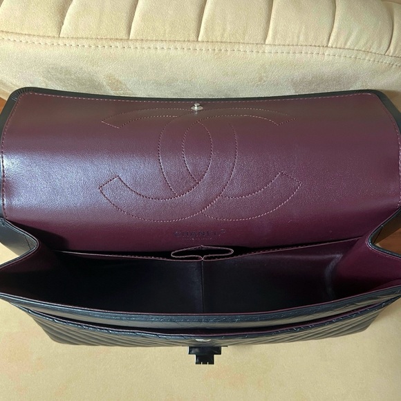 CHANEL So Black 2.55 Reissue 226 Chevron Flap Bag - Picture 4 of 13